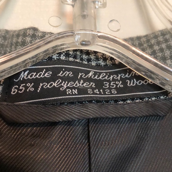 Men’s like new jacket - Picture 2 of 3